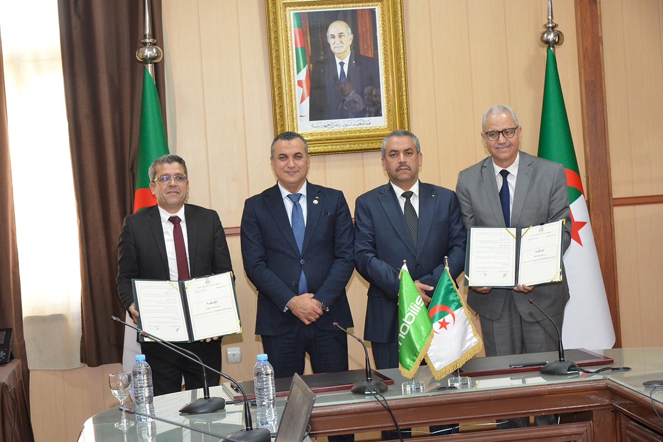 إمضاء اتفاقية تعاون بين وزارة التربية الوطنية وشركة أتي. أم موبيليس