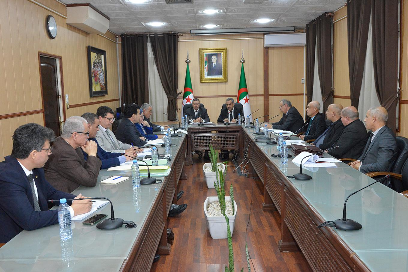 تنصيب اللجنة القطاعية المشتركة المكلفة بإعداد ترتيبات تحسين تسيير المدارس الابتدائية